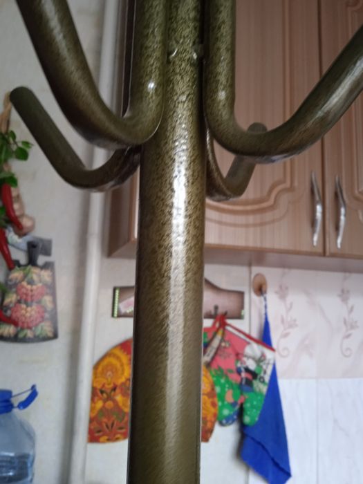 Напольная вешалка металлическая