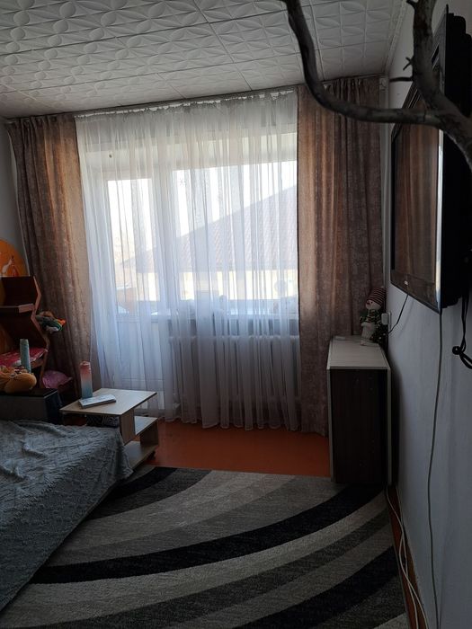 Продам  двух комнатную квартиру в центре  города Щучинска