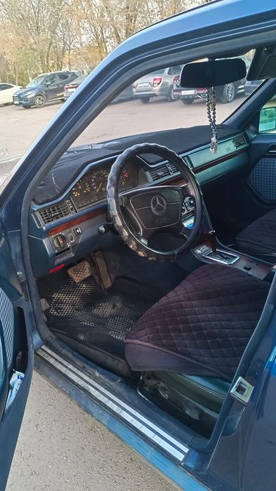 Продаю Мерседес 124