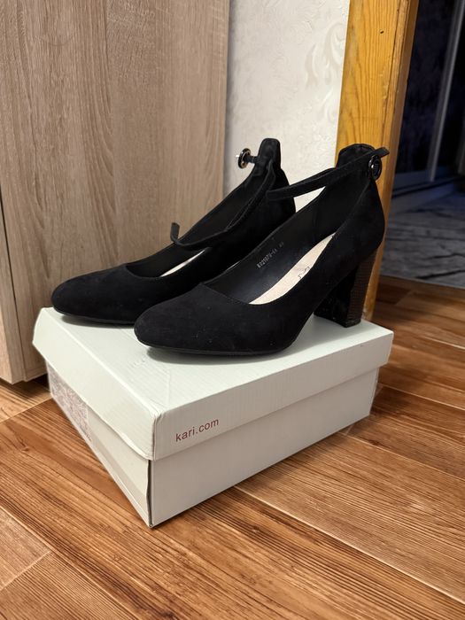 Продам замшевые туфли