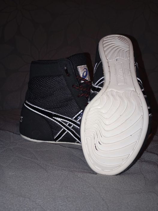 продаю борцовки Asics Tiger