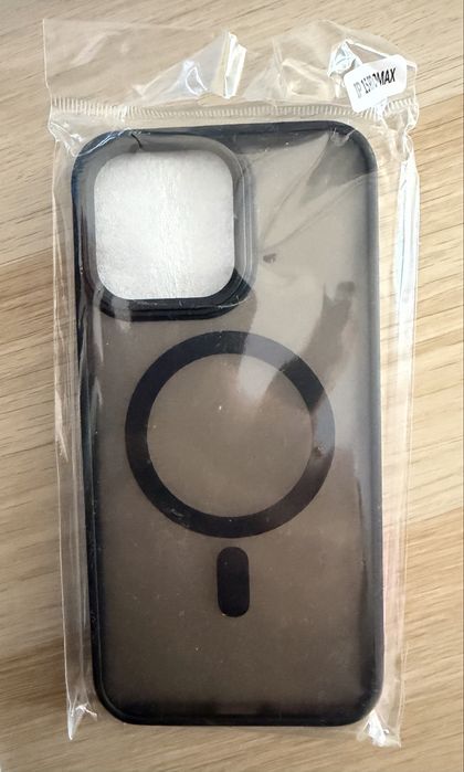 Кейс за iPhone 15 Pro max.