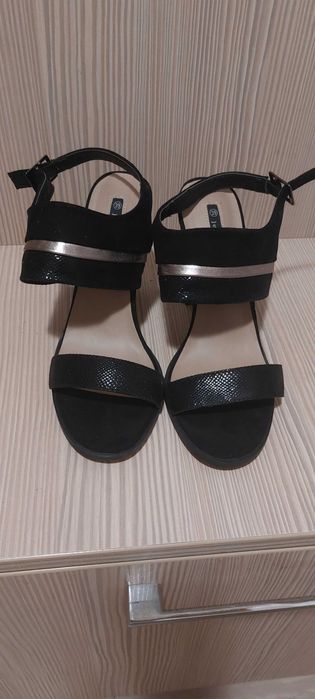Sandale cu toc, negre, elegante,masura 39