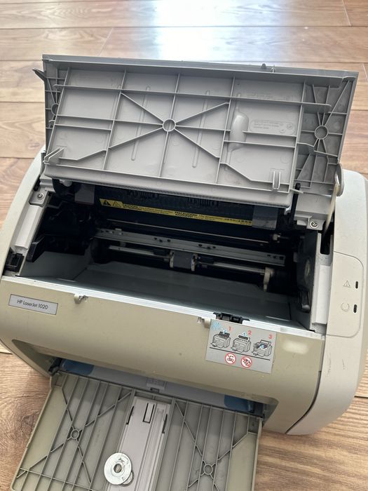 Принтер HP LaserJet 1020