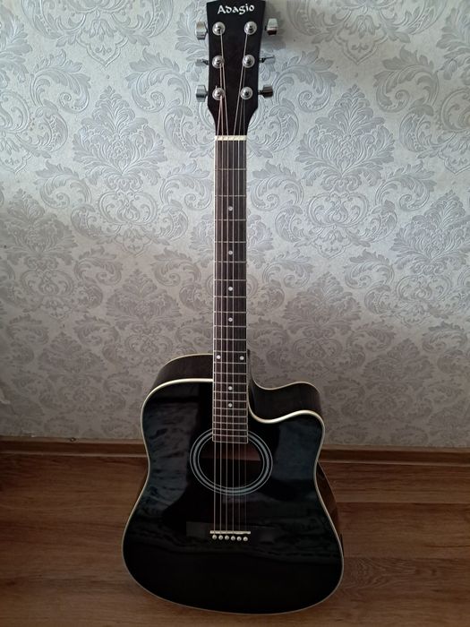 Продам гитару акустиескую