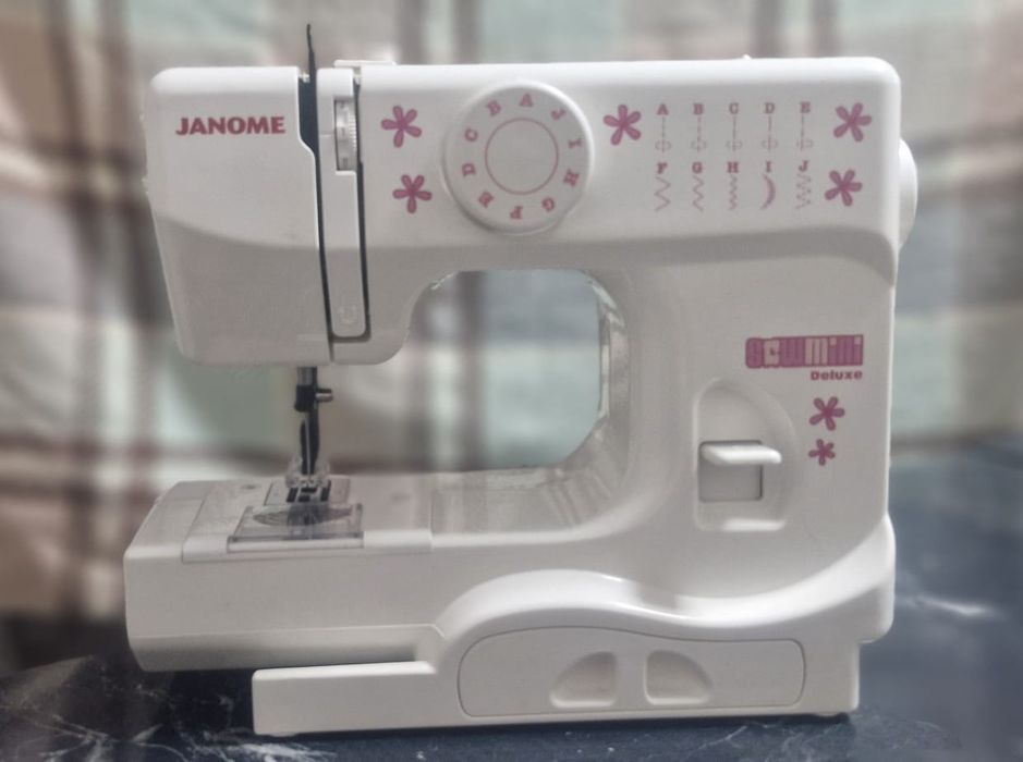 Продам швейную машину