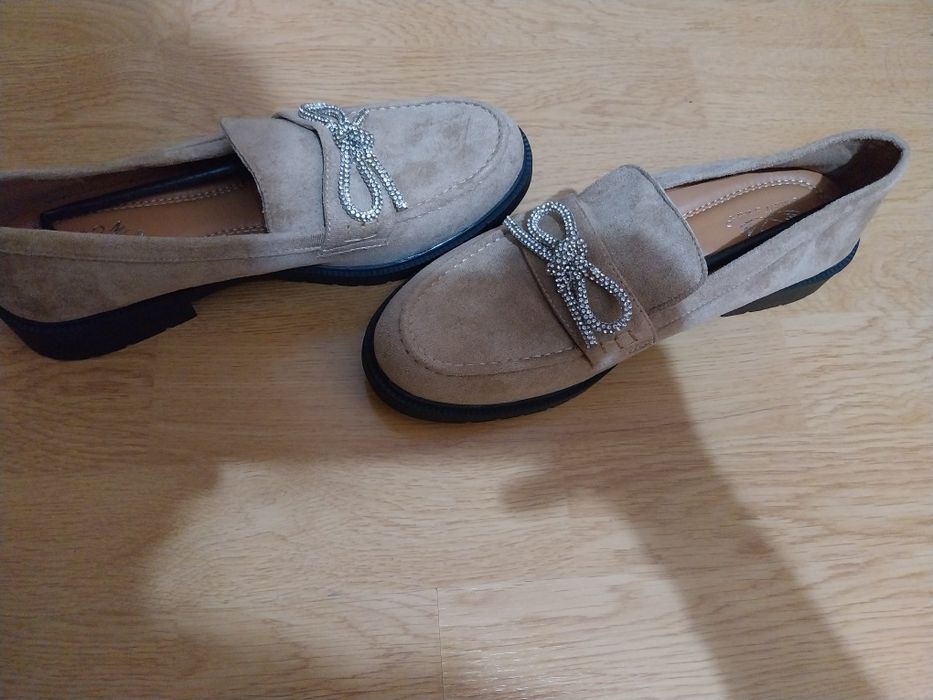 Pantofi noi 40..
