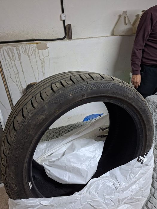 Продам комплект резины на X5