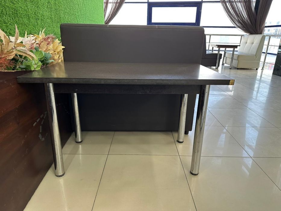 Диван для кафе, в отличном состоянии