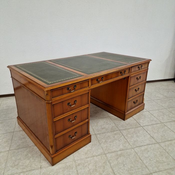 Антично бюро Chesterfield Честърфийлд