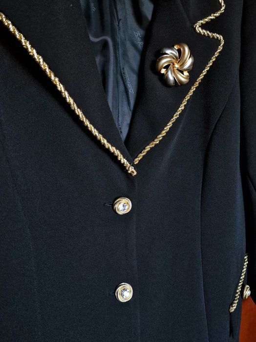 Sacou XXL damă, elegant, cu inserții aurii și nasturi strass