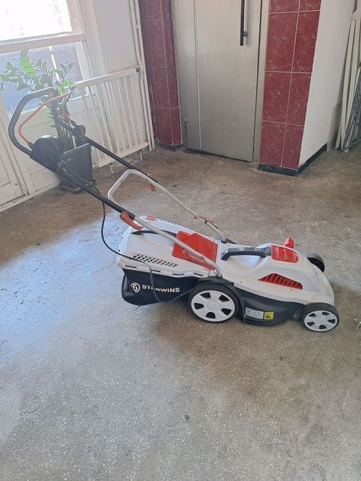 Mașină de tuns gazon