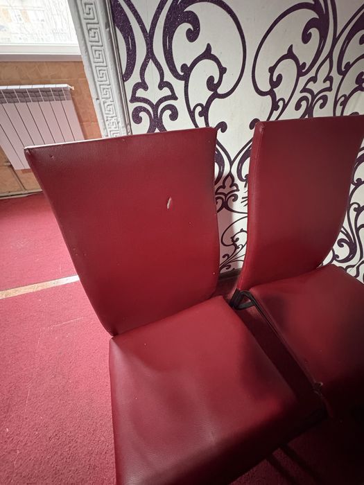 Стол со стульями