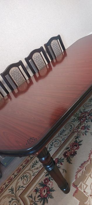 Стол со стульями