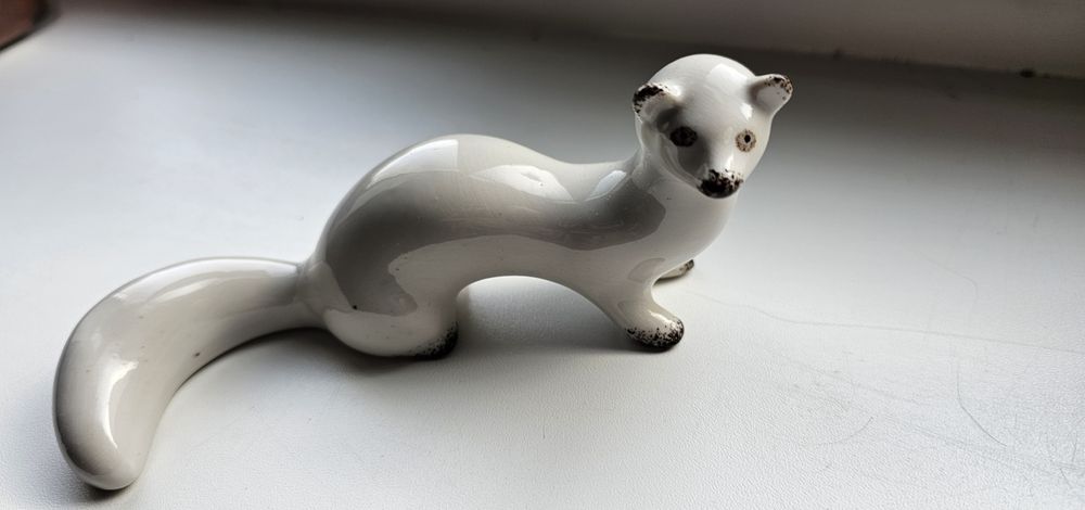 Продам фарфоровые статуэтки