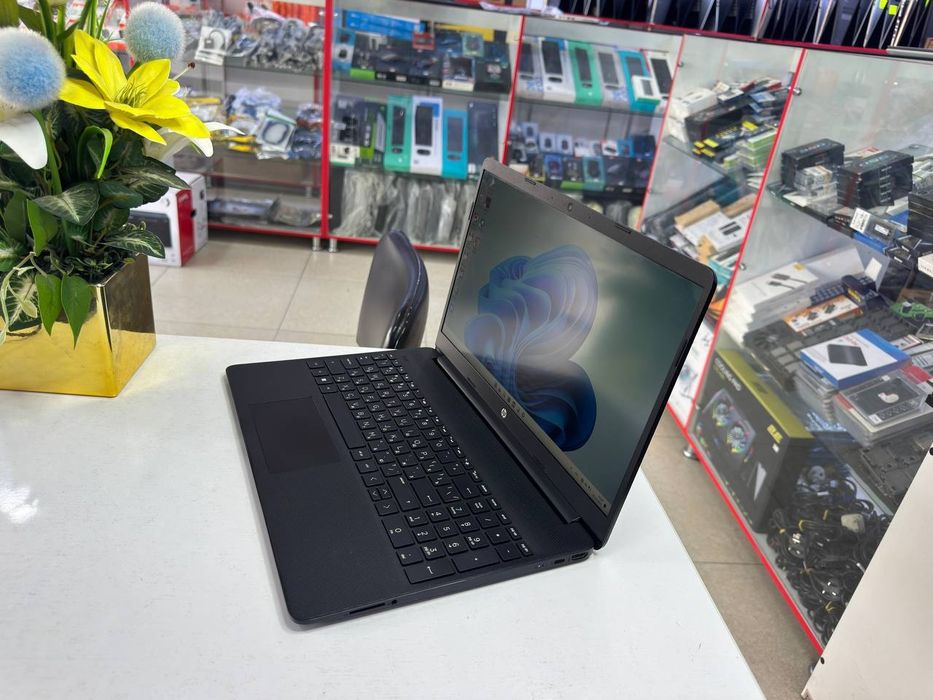 HP core i3-12 DDR4 4/256 SSD holati ideal