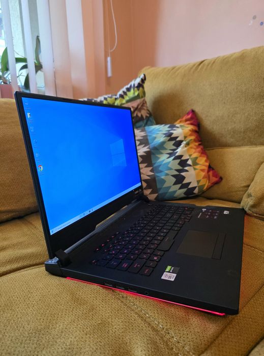 Лаптоп ASUS ROG Strix SCAR 17.3" (i7-10875h, RTX 2060-6GB, 16GB Ram))