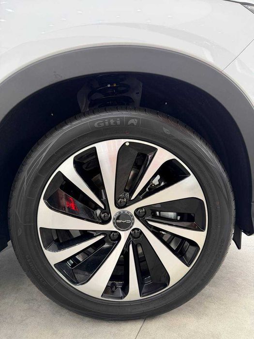 BYD Song Plus DMI Champion 110 km Flagship. Кредитные ставки от 18,9%