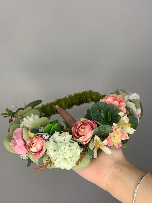 Диадема  "Нежност". Красив ръчно изработен