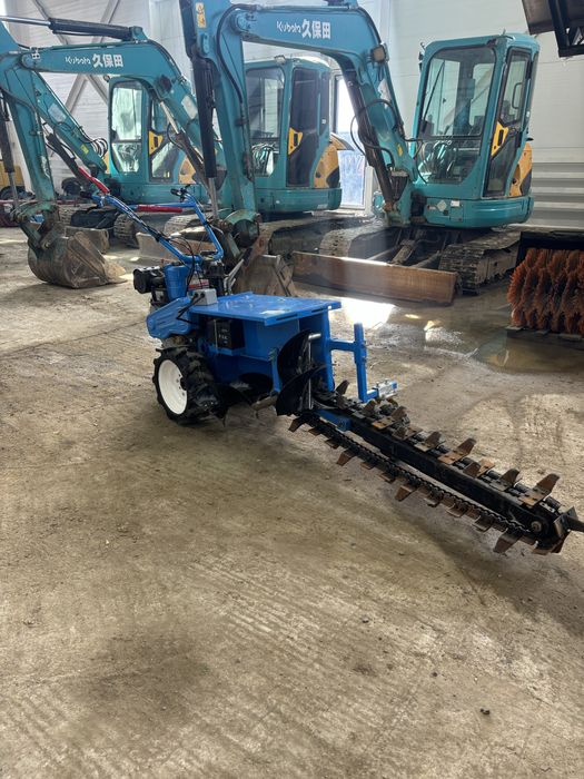 Самоходный траншеекопатель.