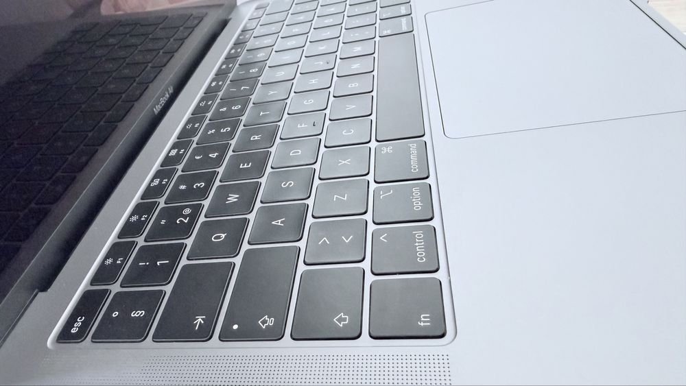MacBook Air 2018 | Retina | 256GB SSD | 230 Cicluri Baterie