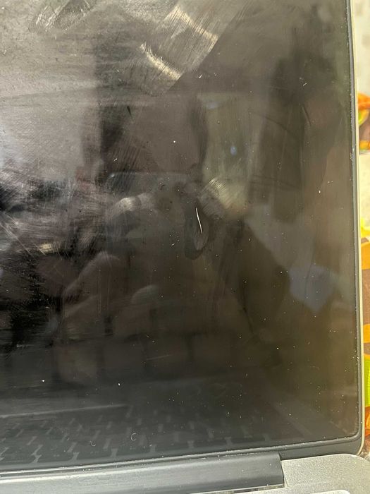 Продавам Macbook pro 2015 13