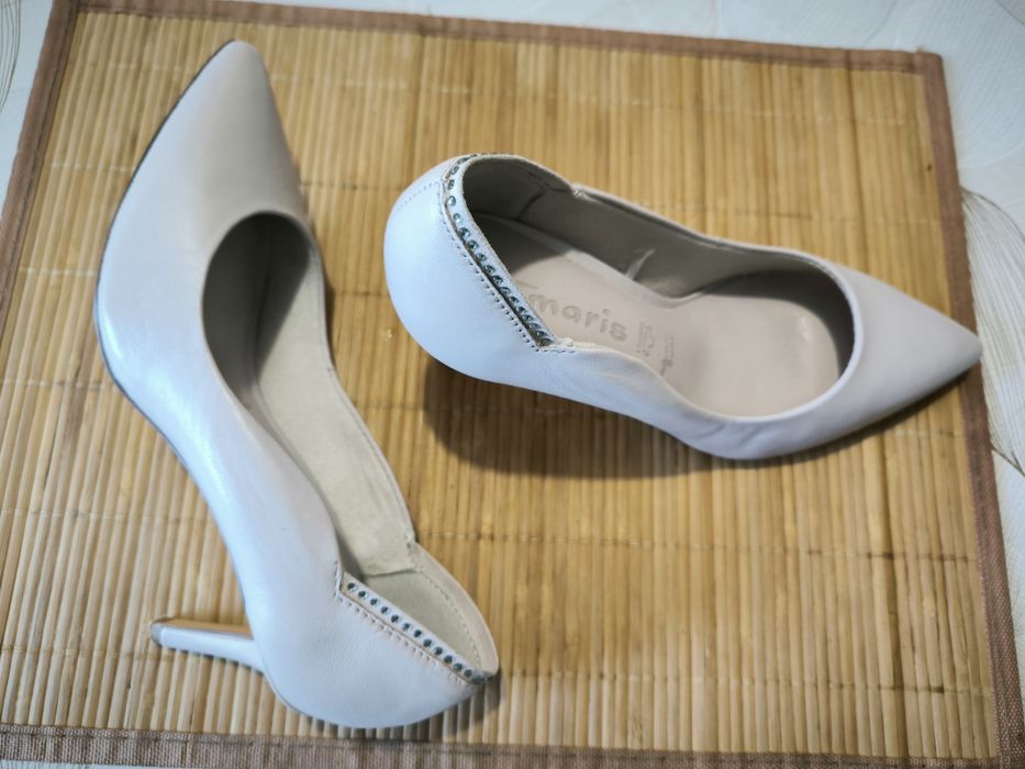 Елегантни дамски обувки, светлосиви на ток, естествена кожа