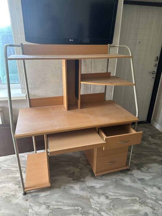 Стол комтерный не дорго!