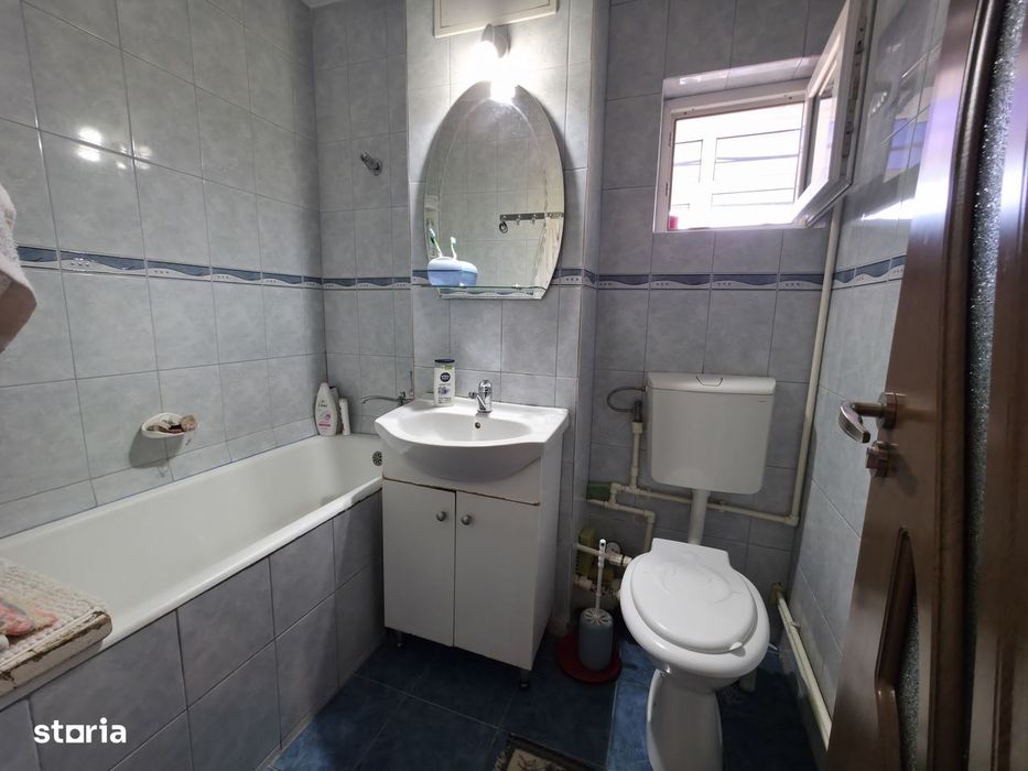 Apartament cu 4 camere si centrala termica-etajul 2/4