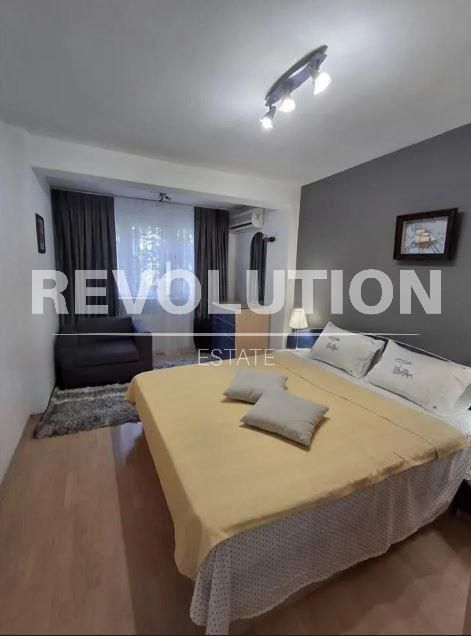 Дава се под наем Тристаен апартамент в Варна, Базар Левски - 130 кв.м за 800 € - Снимка #3