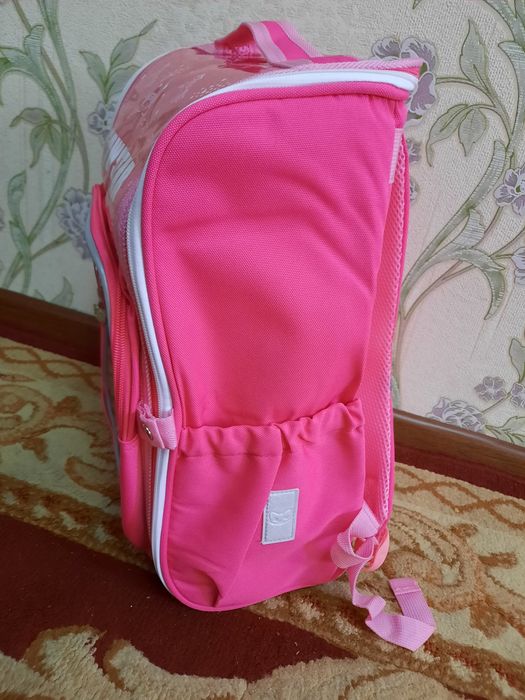 Продам рюкзак розовый  7000 тенге.