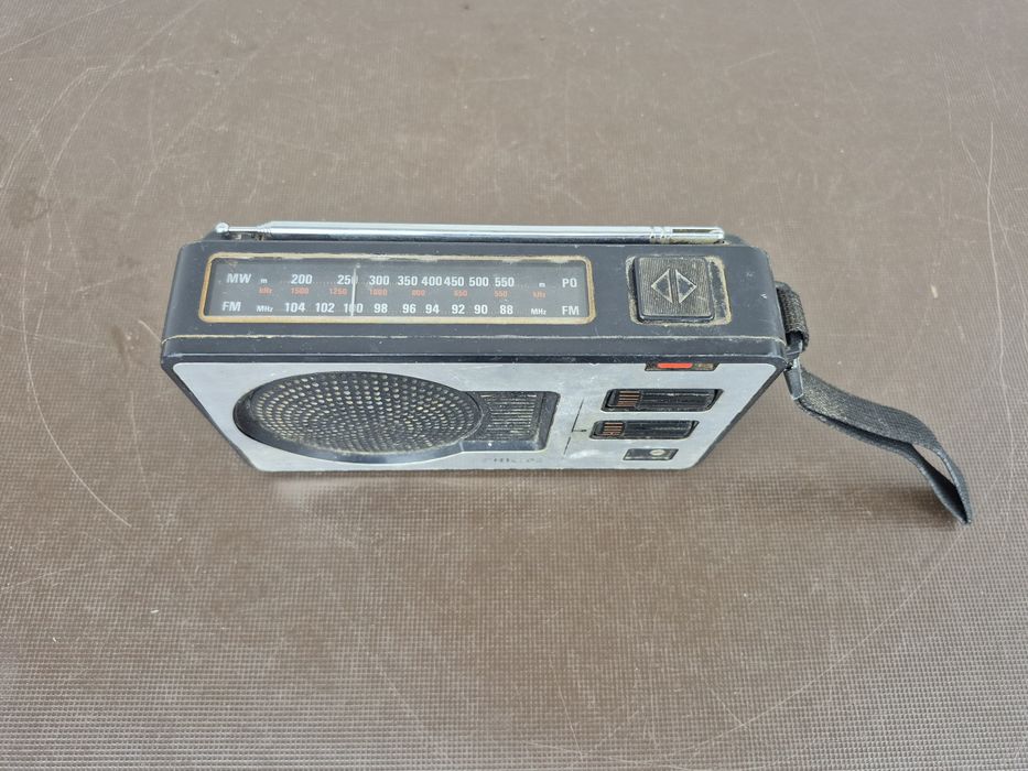 Vând Radio  marca Philips  , model 90 AL 170/00

- Carcasele prezinta uzura ,exfoliere,zgirieturi, bucati lipsa. 

- radio nu  a fost probat si acest