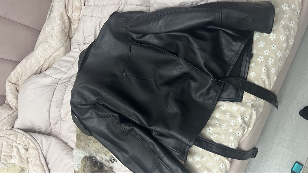 Geaca de piele neagra