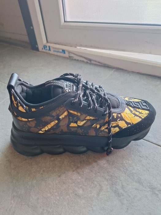 Versace chain reaction