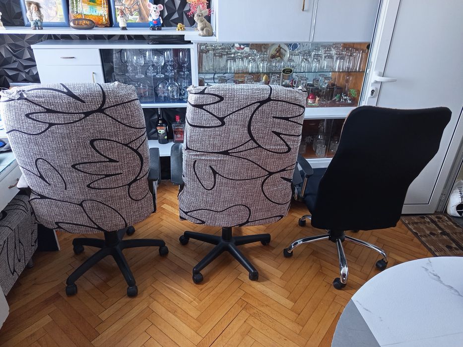 Продавам 3 бр. офис стола,