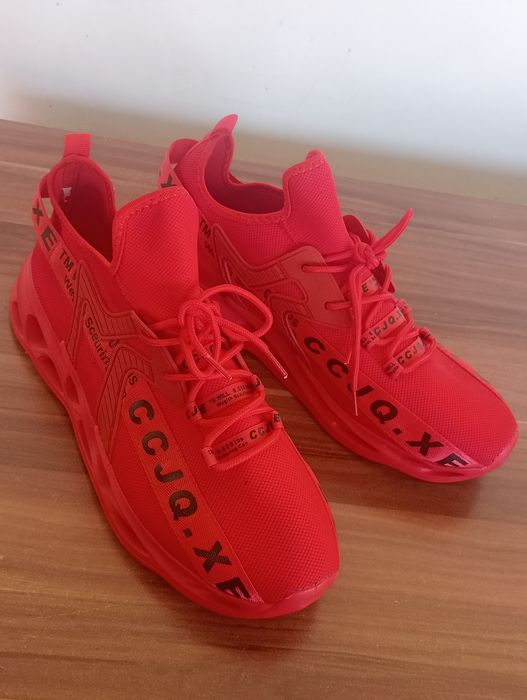 Adidași noi 450 lei toti