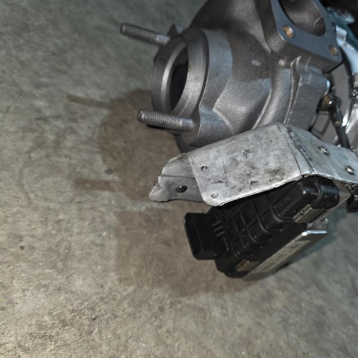 Продавам турбина Garrett хибрид за BMW E60 530d (218 к.с.)