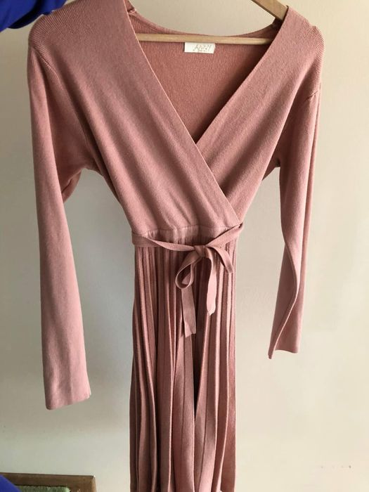 Дамска рокя с долна част плисе