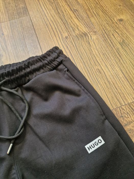 Страхотен Мъжки спортен екип сет размер L XL
Най-висок клас матери