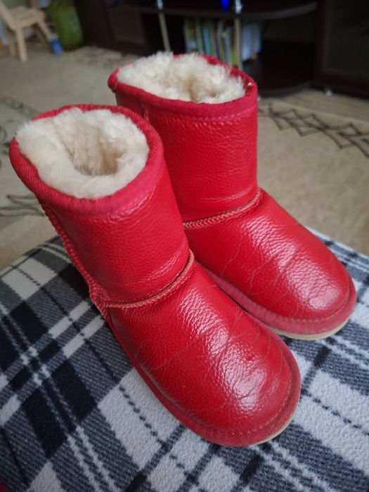 Продам угги детские 24 размер