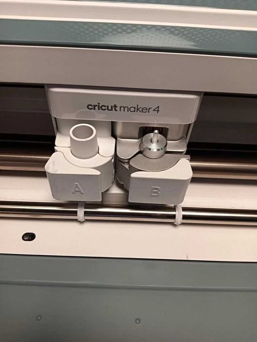 Професионален Режещ плотер CRICUT Maker 4