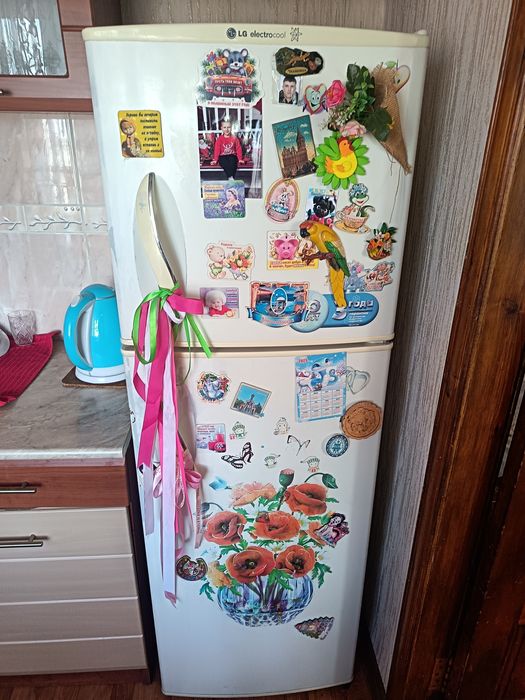 Продам холодильник требует ремонта