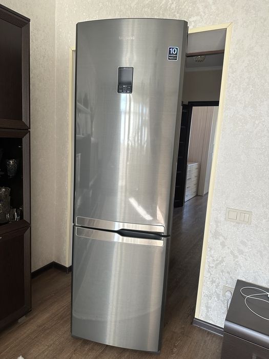 Холодильник Samsung