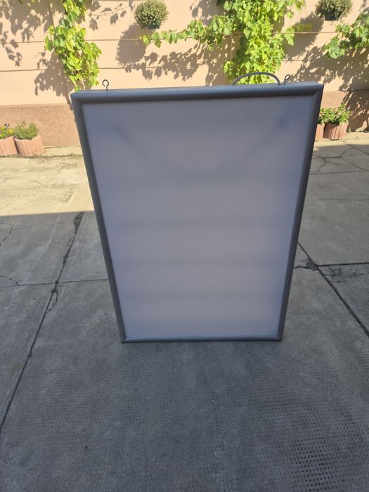 Vand casete publicitare luminoase,