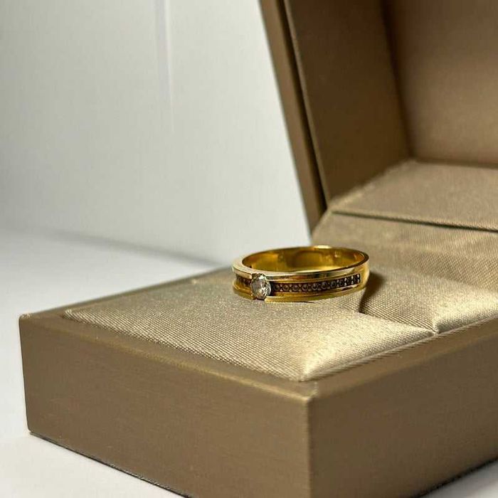 Inel din Aur Galben 14K (585) cu Pietre Strălucitoare – 2.68 g
