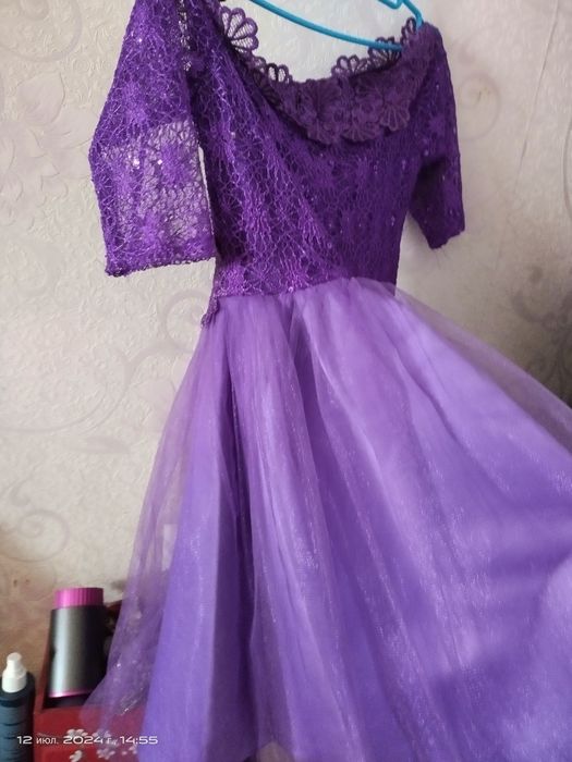 Платье вечернее для девочки в отличном состоянии