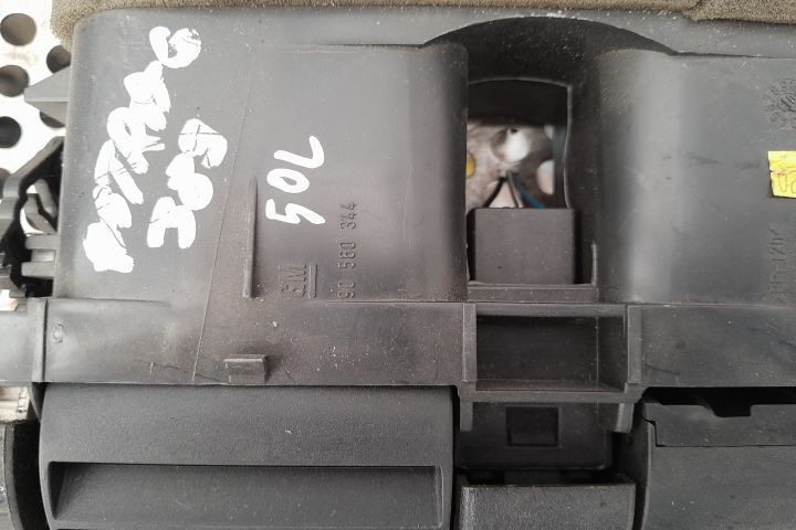 Grila ventilatie bord centru Opel Astra G [1998 - 2009] Sedan 4-usi 1
