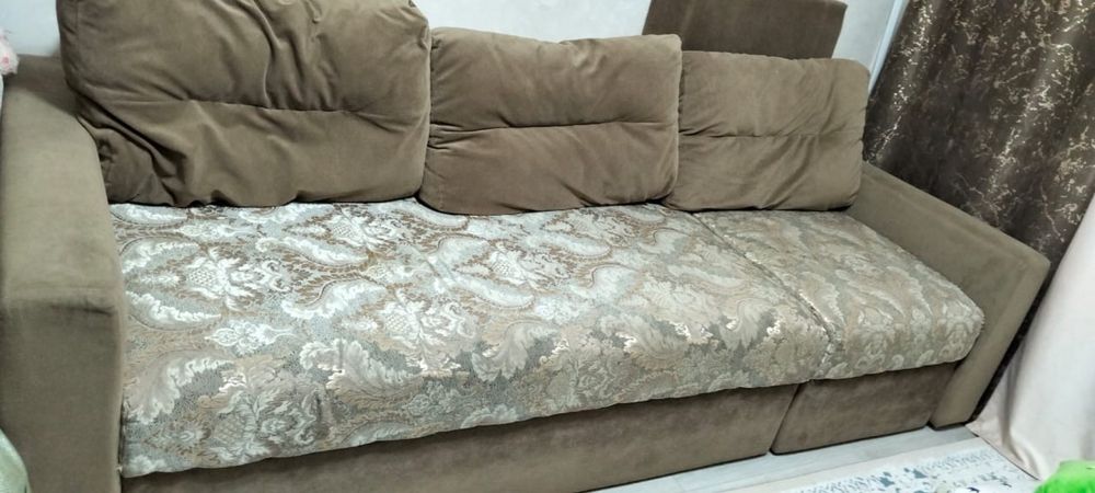 Продам Диван с маленьким дефектом!