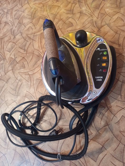 Фирменный утюг срочно .