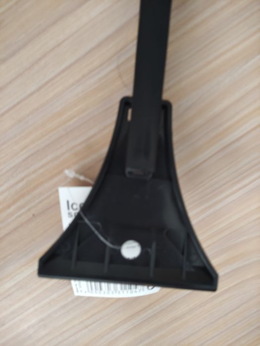 Стъргало за лед и четка